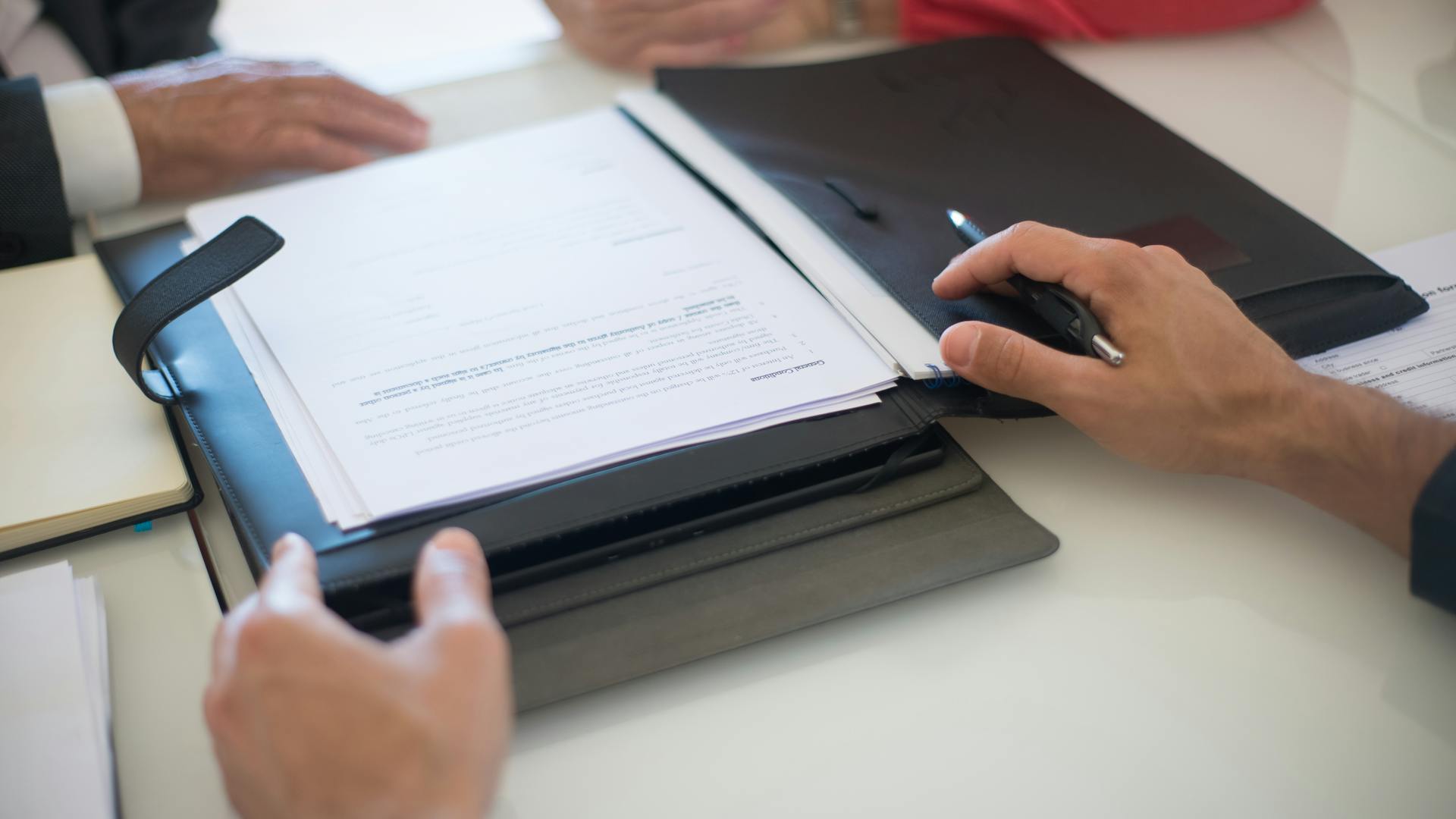Caducité du code civil : que se passe-t-il pour les contrats en chaîne ?