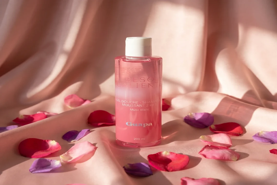 Le musc blanc en parfumerie et dans les soins corps : pourquoi tout le monde en raffole